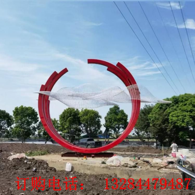 不銹鋼圓環(huán)云朵雕塑