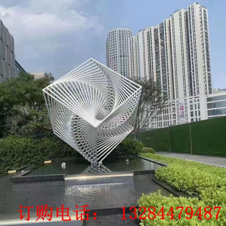 不銹鋼鏤空正方形水景雕塑