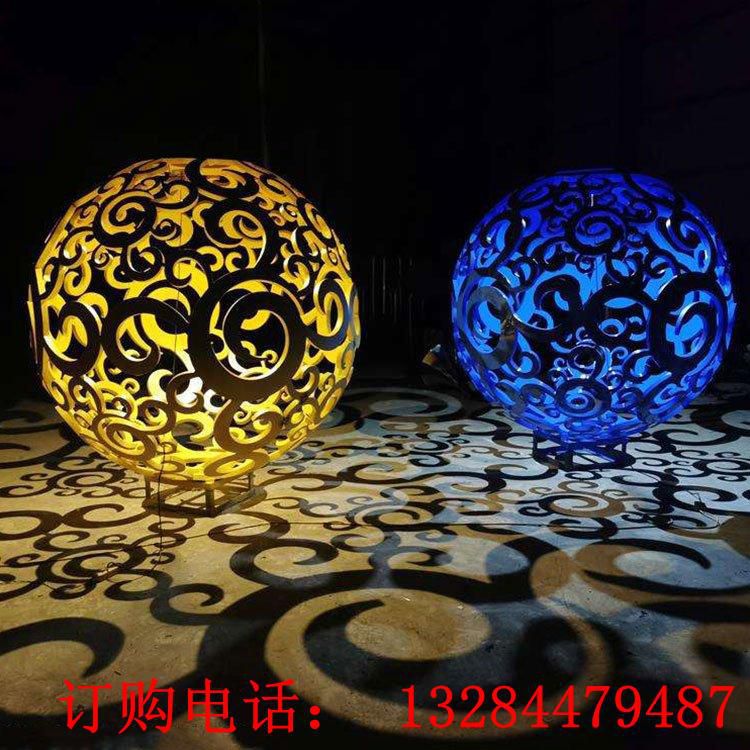不銹鋼發(fā)光鏤空圓球雕塑