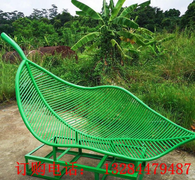 不銹鋼鏤空樹(shù)葉雕塑