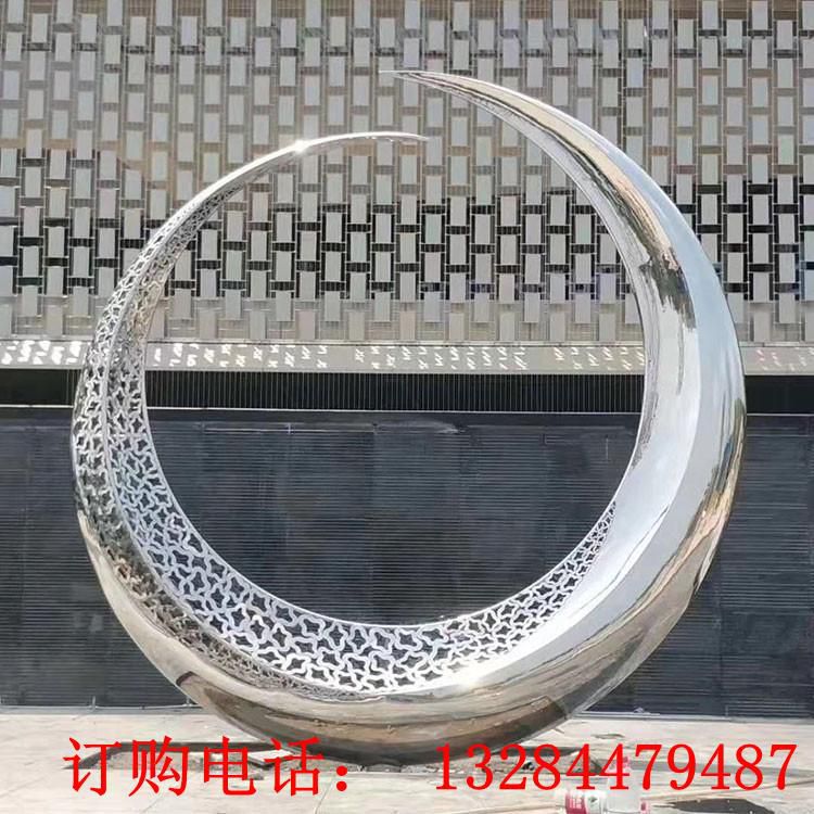 不銹鋼鏡面月亮圓環(huán)雕塑