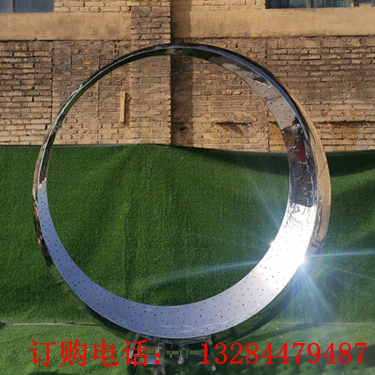 不銹鋼鏡面圓環(huán)雕塑