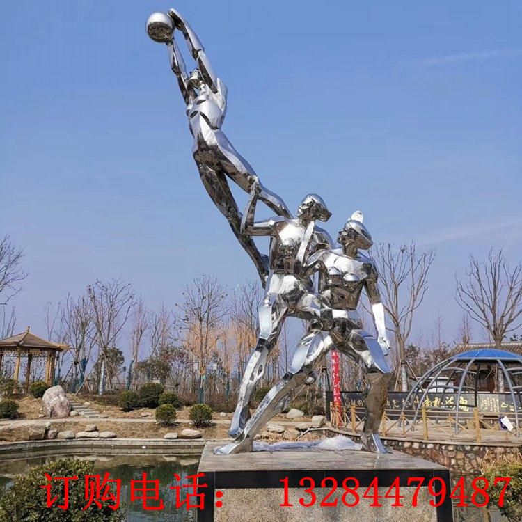 不銹鋼鏡面人物打球雕塑