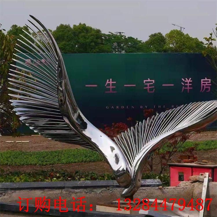 不銹鋼鏡面翅膀雕塑