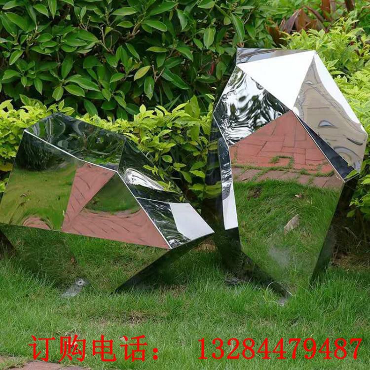 不銹鋼鏡面石頭雕塑