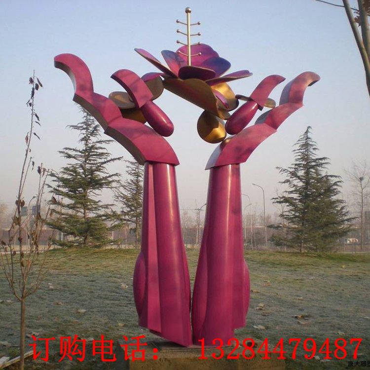 不銹鋼抽象手托花雕塑