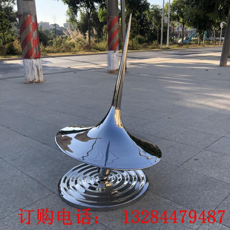 不銹鋼鏡面陀螺雕塑