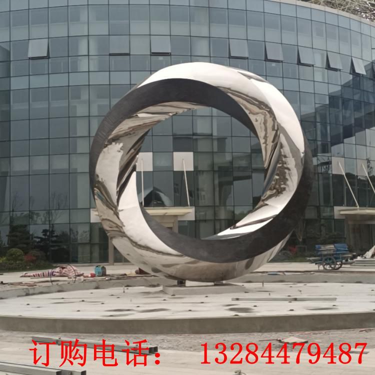 不銹鋼圓環(huán)雕塑