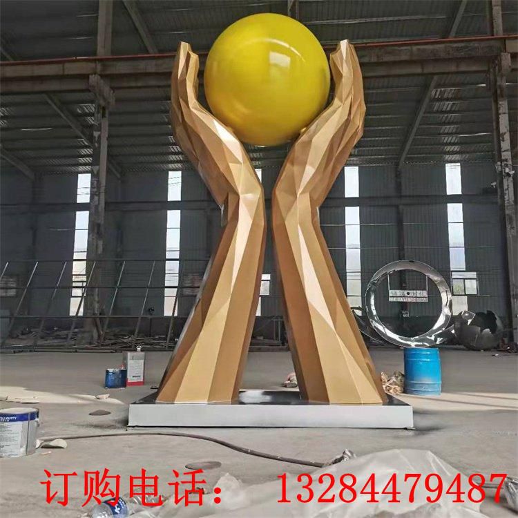 不銹鋼手捧球雕塑