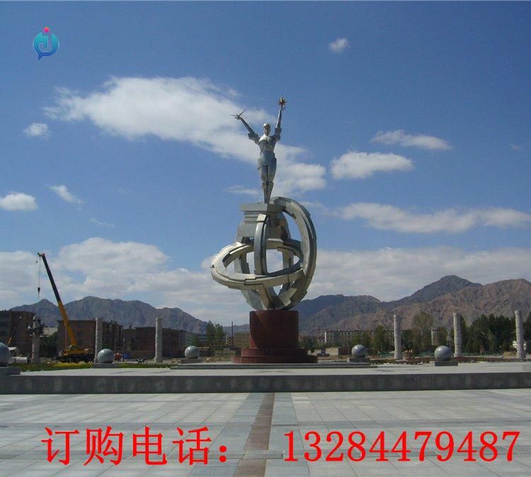 不銹鋼鏡面人物托太陽雕塑