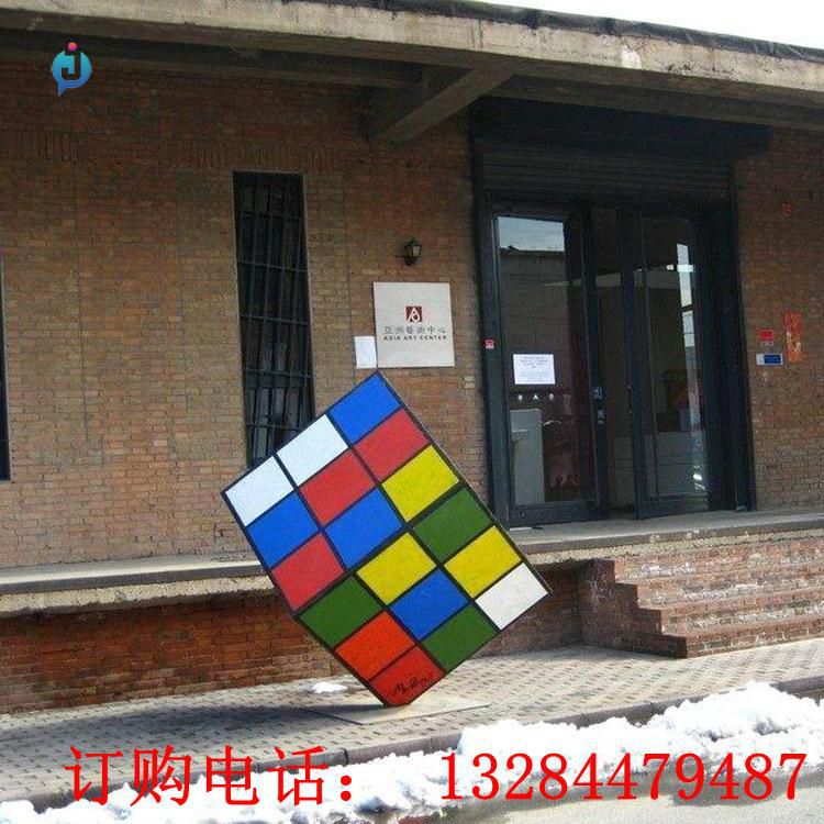不銹鋼彩繪魔方城市雕塑