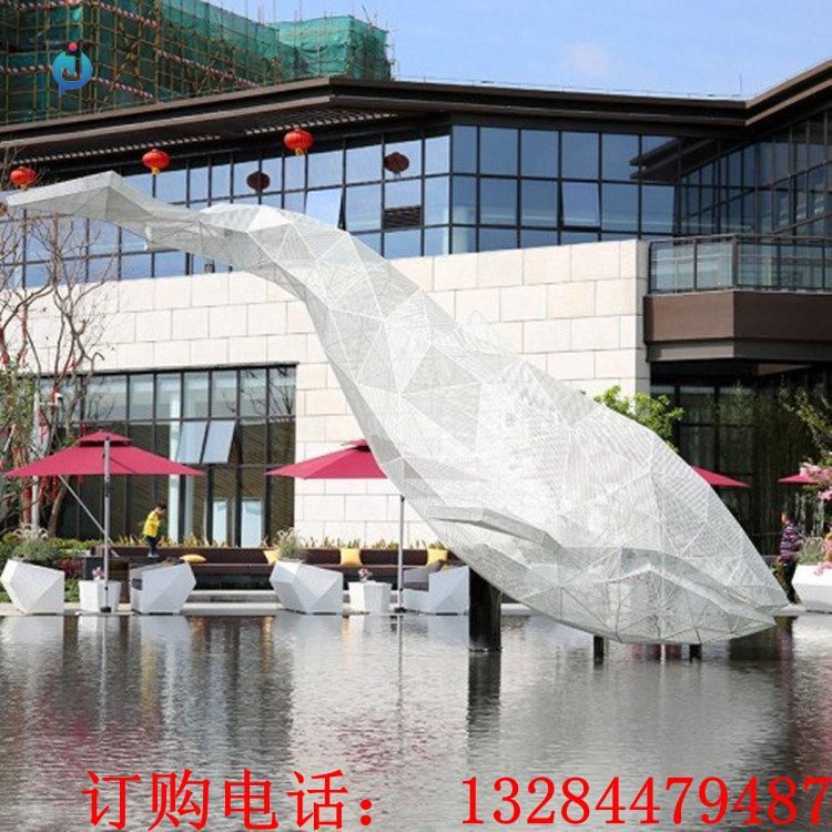 不銹鋼鏤空鯨魚雕塑