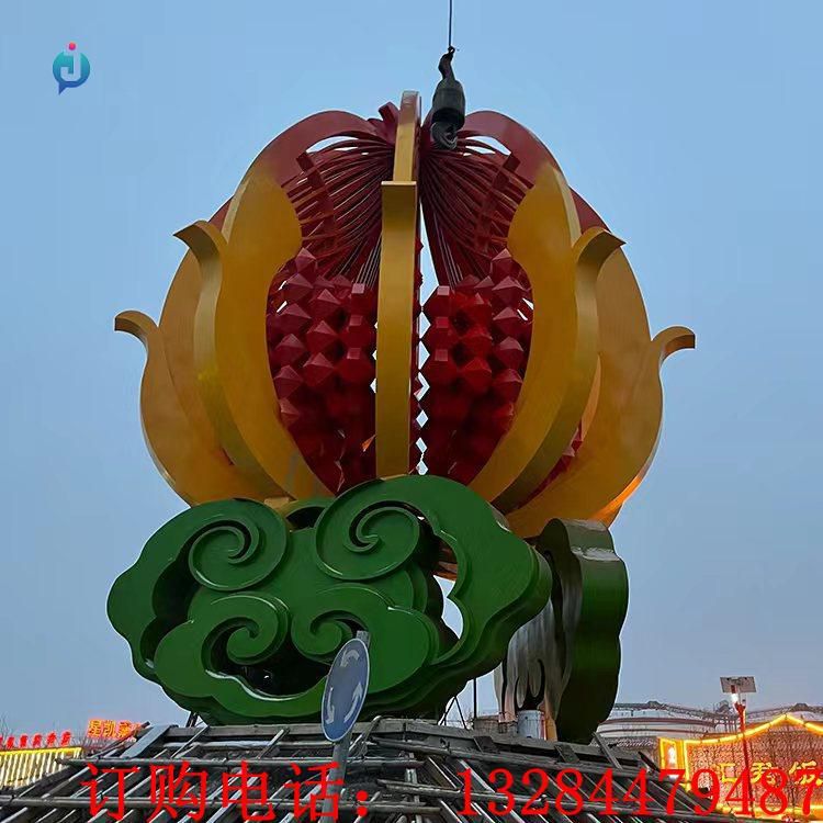 大型不銹鋼鏤空石榴雕塑