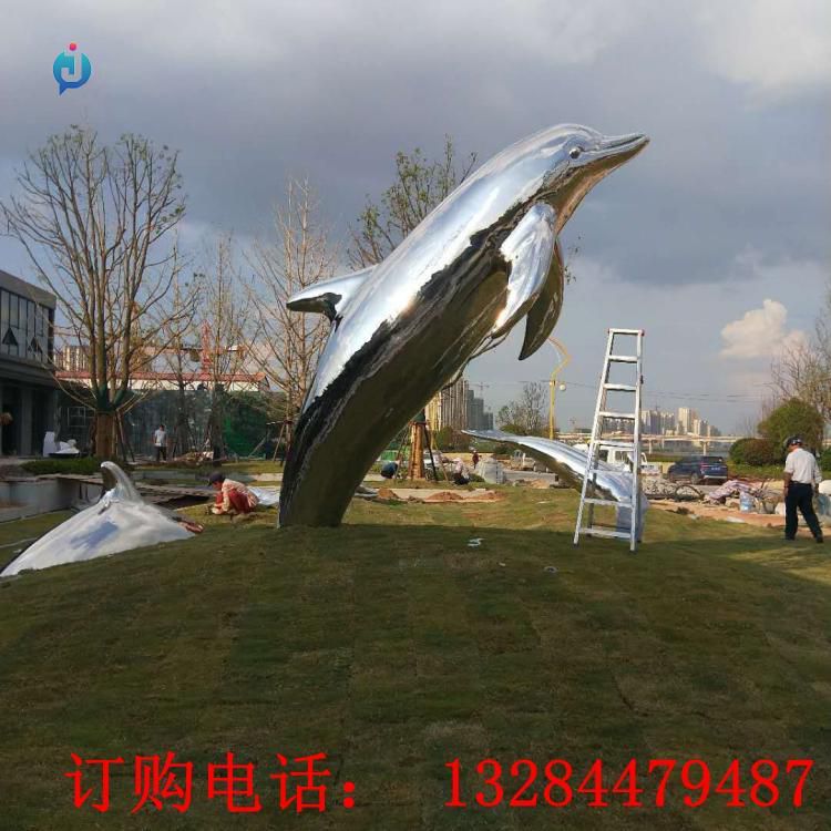 不銹鋼鏡面鯨魚動物雕塑