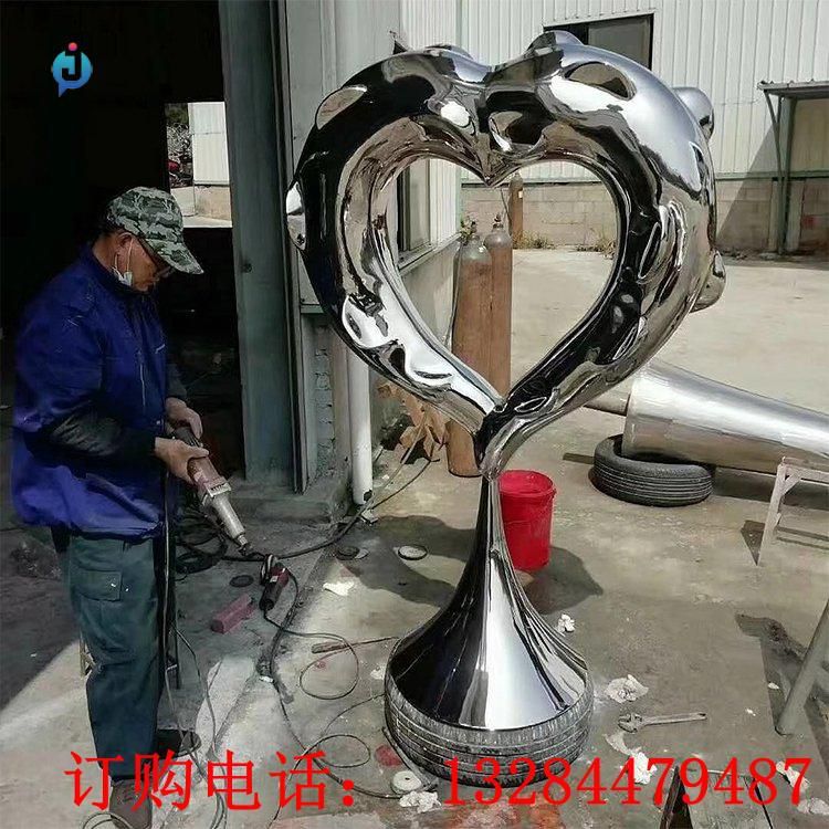 不銹鋼鏡面愛心雕塑