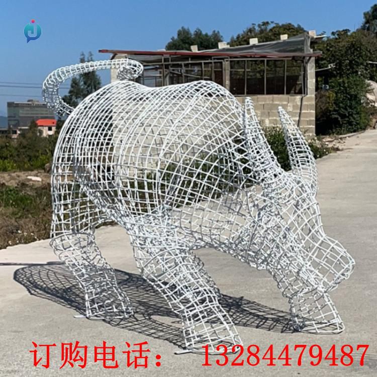 不銹鋼鏤空牛雕塑