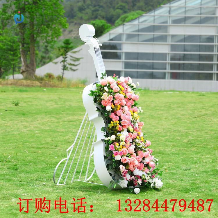 不銹鋼提琴花架雕塑