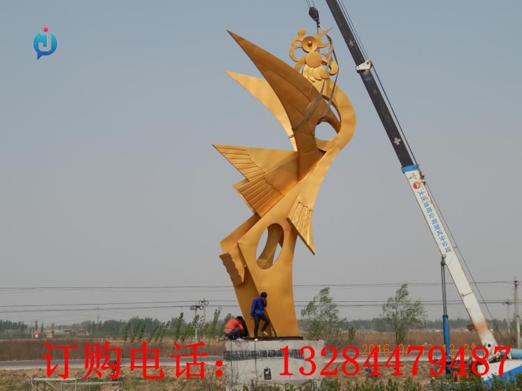 大型不銹鋼金雞雕塑