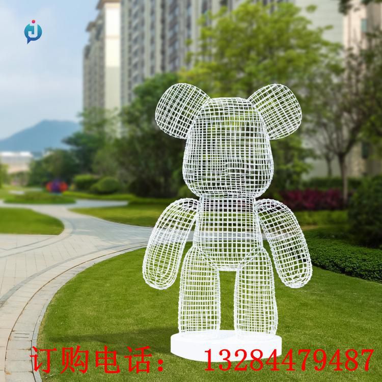 不銹鋼鏤空暴力熊雕塑