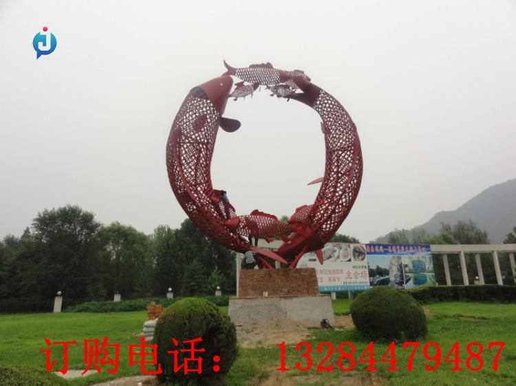 不銹鋼鏤空?qǐng)A環(huán)鯉魚(yú)雕塑