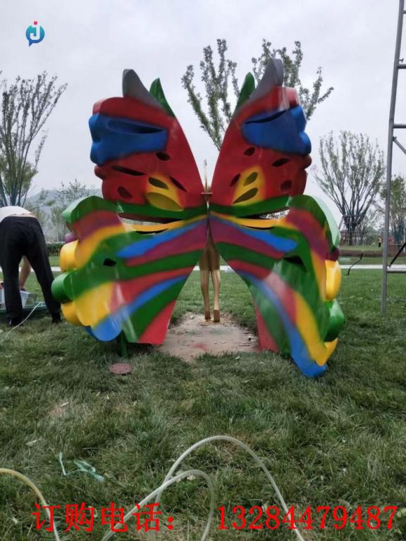 不銹鋼彩繪蝴蝶雕塑