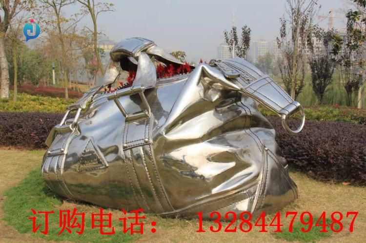 不銹鋼鏡面手提包雕塑