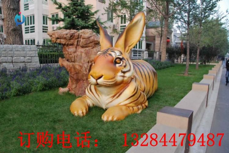 不銹鋼彩繪兔子雕塑