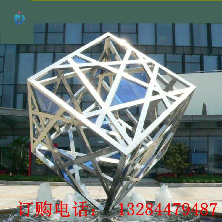 不銹鋼鏤空立方體雕塑