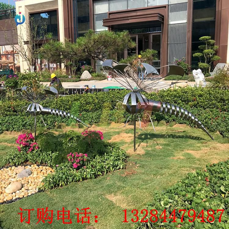 不銹鋼鏤空蜻蜓雕塑