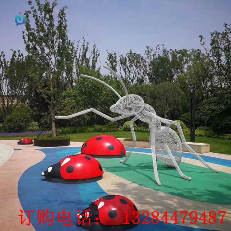 不銹鋼鏤空螞蟻雕塑