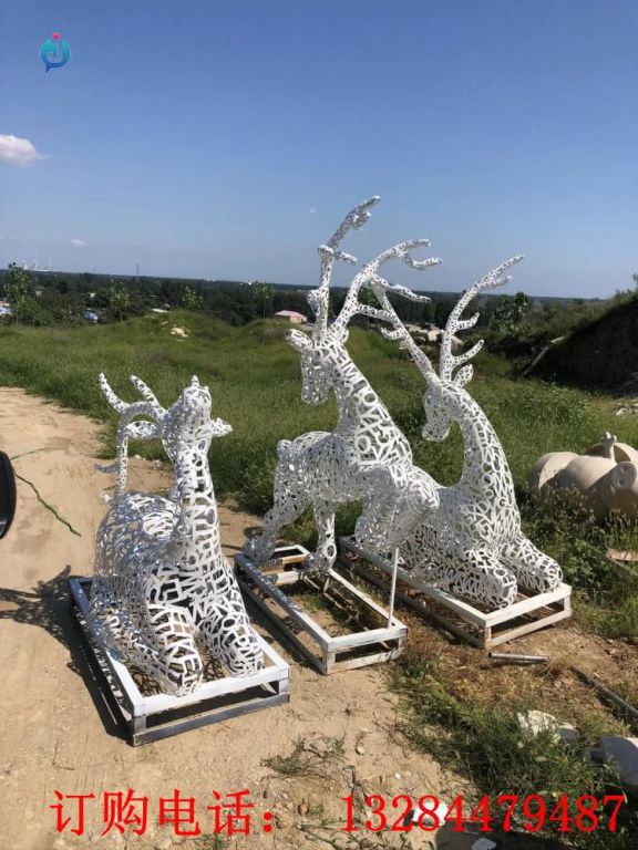 不銹鋼鏤空字母鹿雕塑