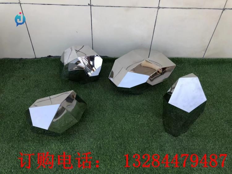不銹鋼幾何鏡面石頭雕塑