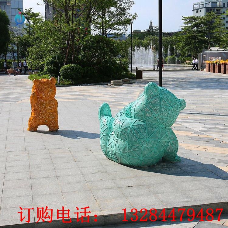 不銹鋼鏤空小熊貓雕塑