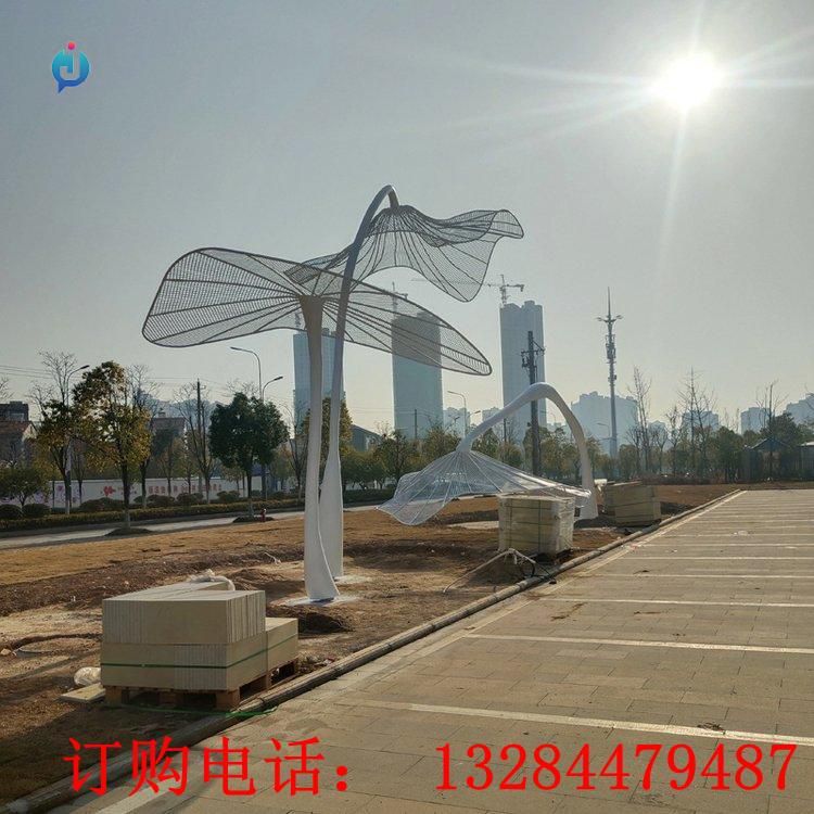 不銹鋼鏤空荷葉雕塑