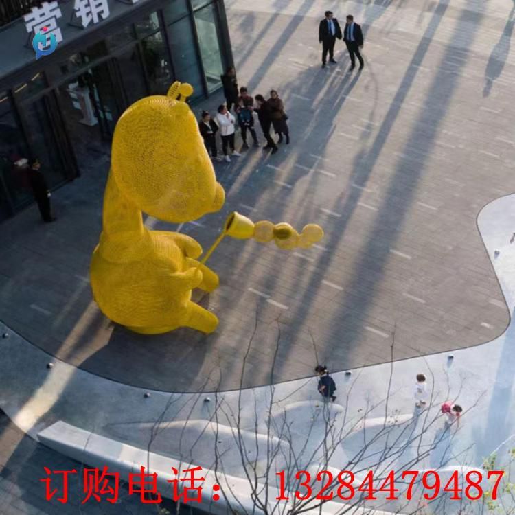 不銹鋼鏤空長(zhǎng)頸鹿吹泡泡雕塑