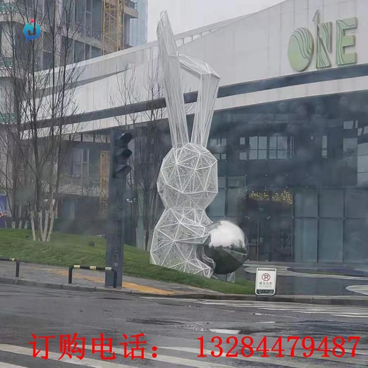不銹鋼鏤空網(wǎng)格兔子雕塑