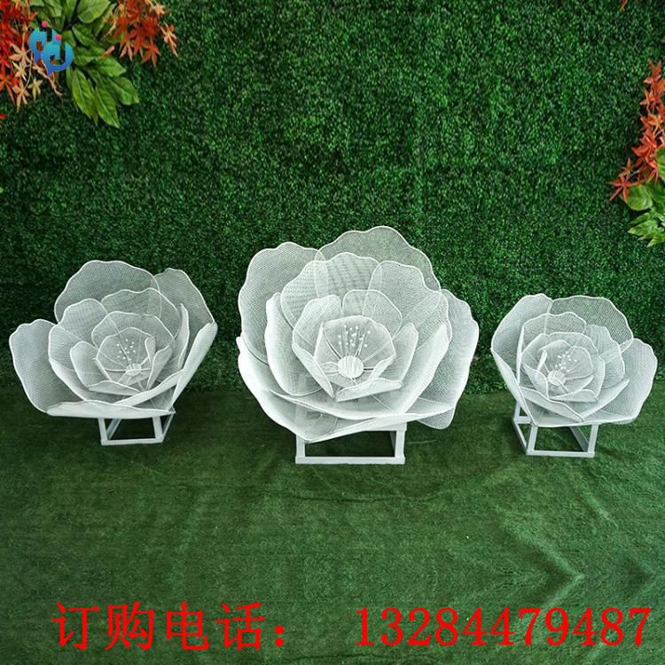 不銹鋼鏤空花雕塑
