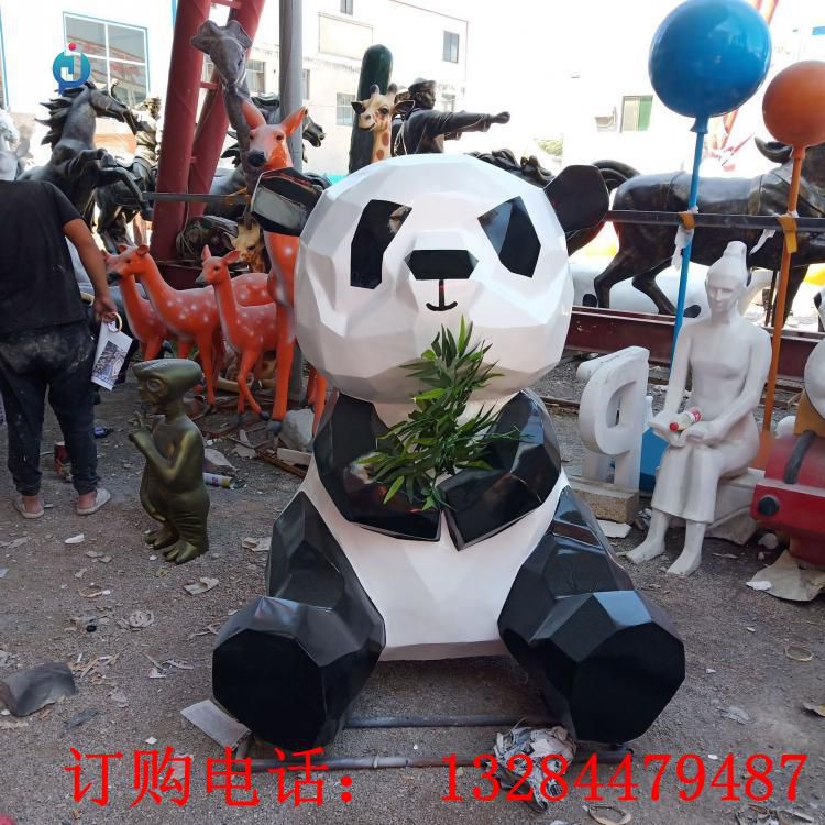 不銹鋼幾何熊貓雕塑
