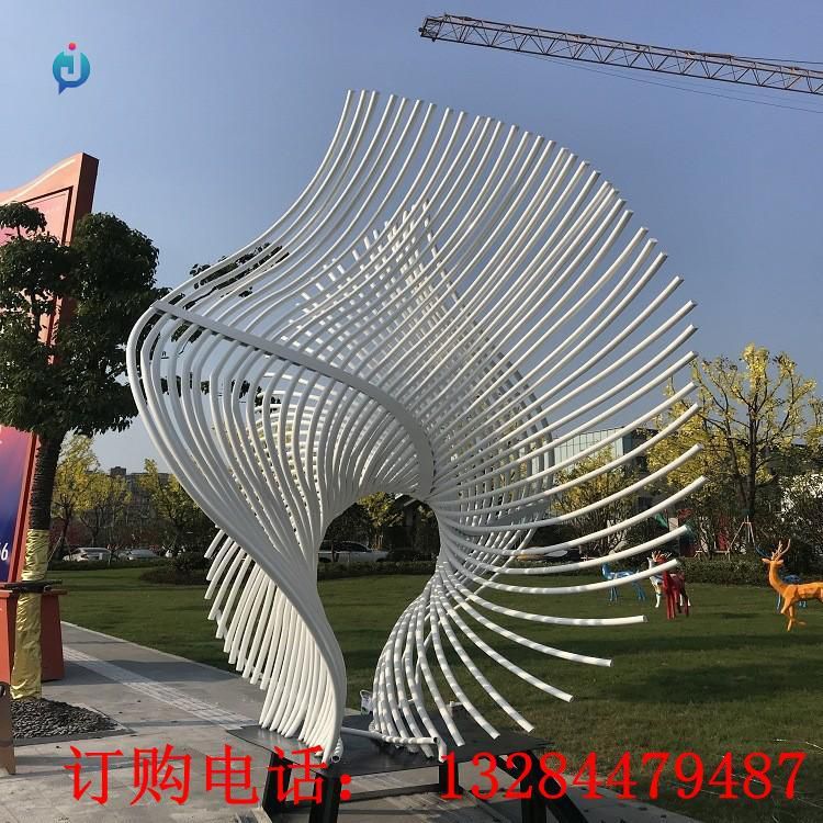 不銹鋼圓管鳳尾雕塑
