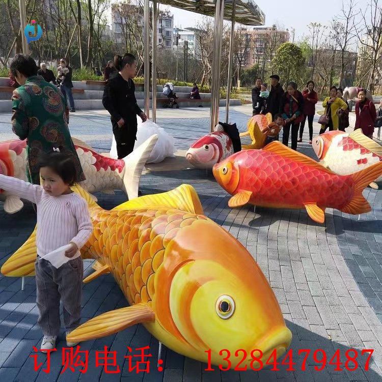 不銹鋼彩繪鯉魚雕塑
