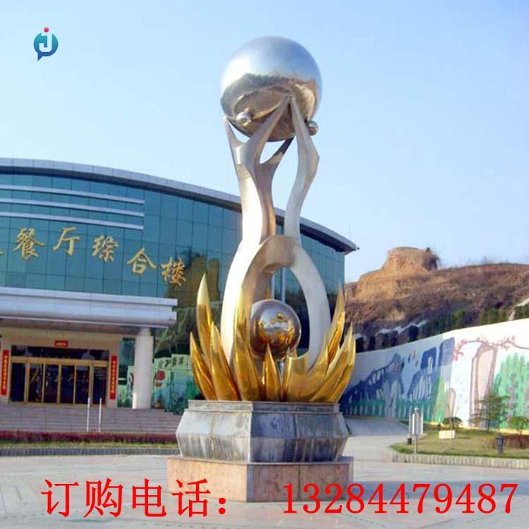 不銹鋼抽象人物舉球雕塑