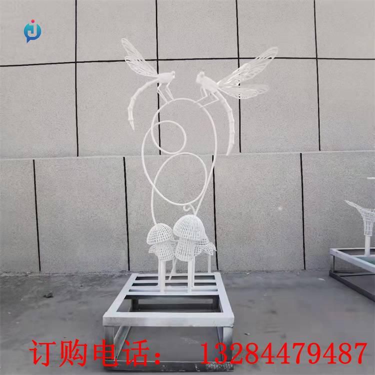 不銹鋼鏤空蜻蜓雕塑