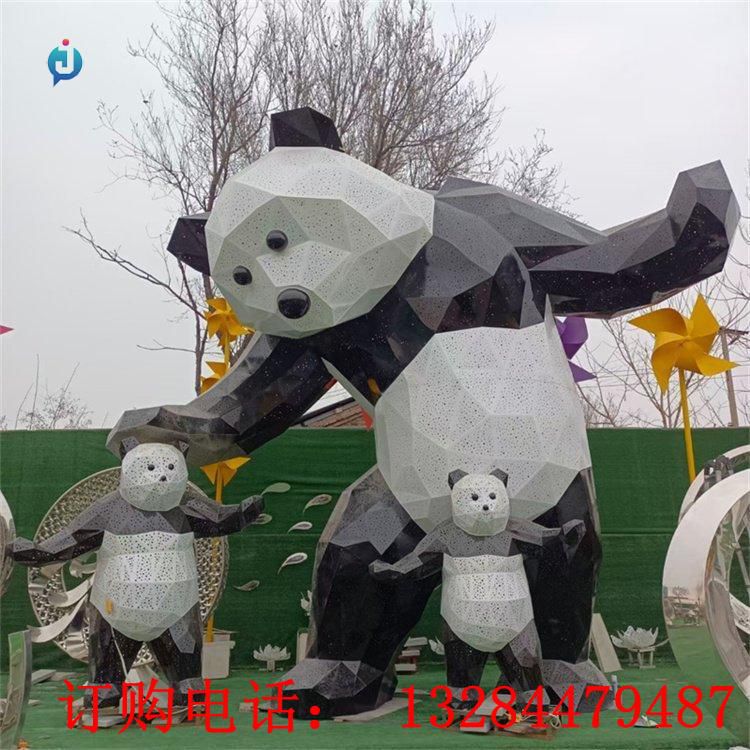 不銹鋼發(fā)光幾何熊貓雕塑