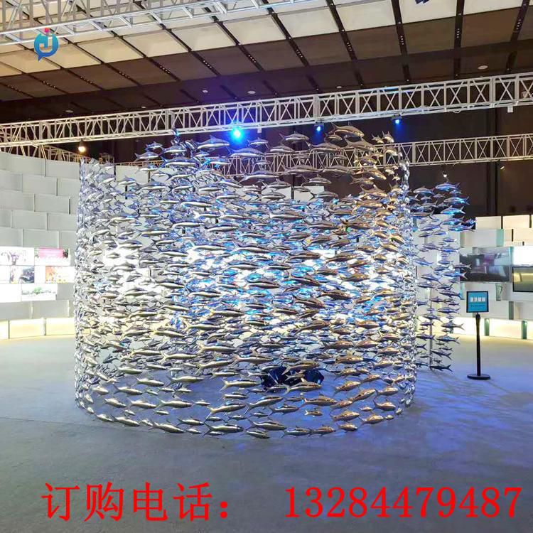 不銹鋼發(fā)光魚群墻雕塑