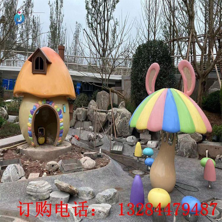 不銹鋼彩繪蘑菇房雕塑