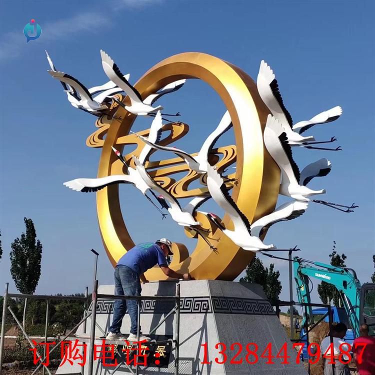 大型不銹鋼圓環(huán)丹頂鶴雕塑