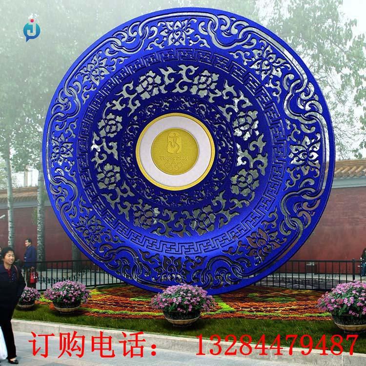 不銹鋼鏤空圓盤雕塑