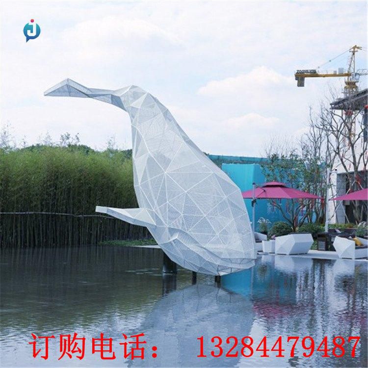 不銹鋼幾何鏤空鯨魚雕塑