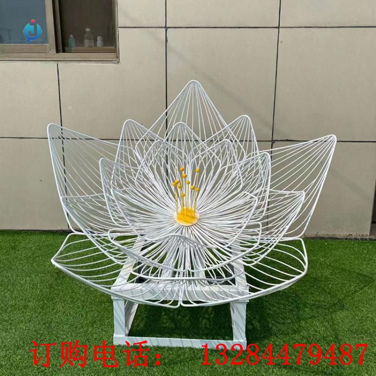 不銹鋼鏤空花朵雕塑