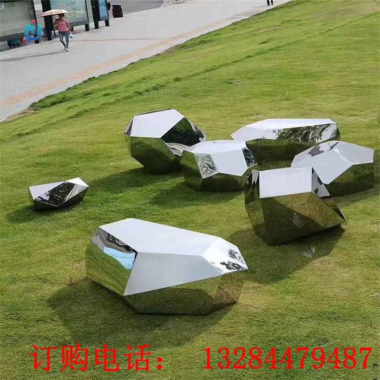 不銹鋼幾何鏡面石頭雕塑
